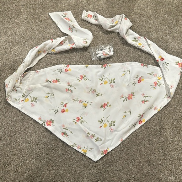 Brand new never worn tie top with removable straps - Picture 1 of 3